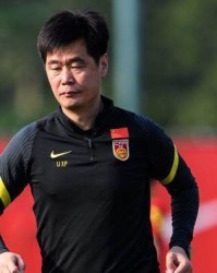 B体育官网-李霄鹏：归化球员情况不乐观 球队有预案强化硬度