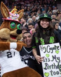 B体育官网-【现场】小野狼生日夜不敌猛龙 波波破纪录仍需等待