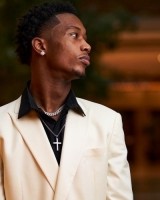 真挚的祝福！祝活塞新星罗恩-霍兰20岁生日快乐