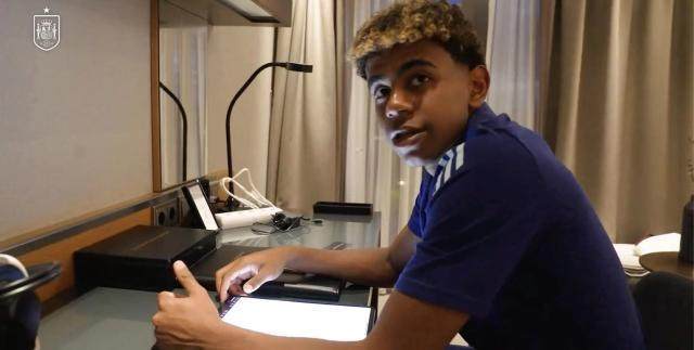 1719941181796083004.jpg 吐槽大会.jpg